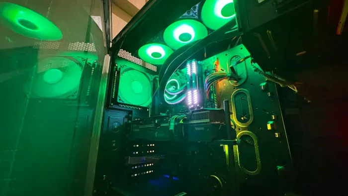 Pc gamer i7, 32gb ram, 1T, Rx 5700XT+ monitor 27? e braço articulado