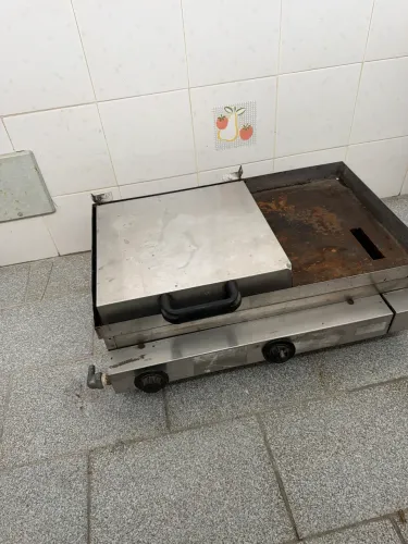 Oportunidade. Chapa para churrasco e hambúrguer . Sem a mangueira e um botão