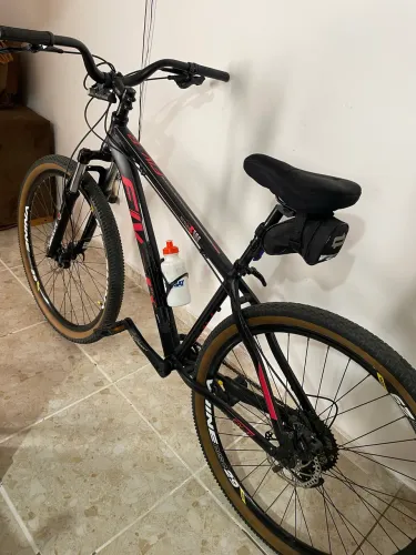 Bike aro 29 freio hidráulicos amortecedor com trava bike muito boa