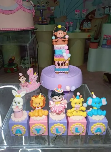 Conjunto com 5 cubos MDF personalizados em biscuit