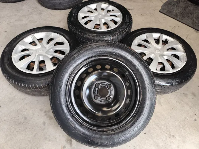 Rodas aro 15" Ferro Renault+ Pneus 185/65 R15"- Aceito Cartão 