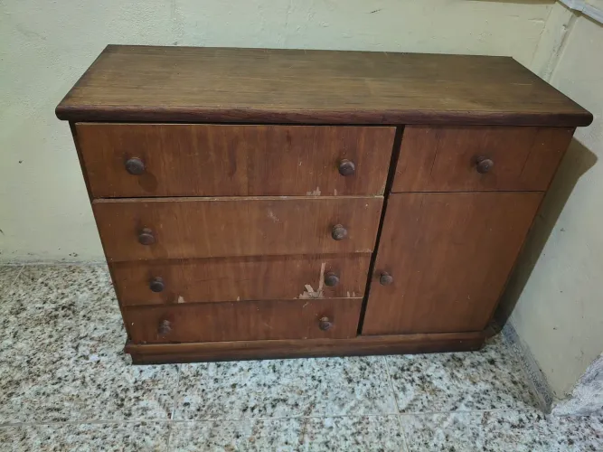 Vendo essa cômoda de madeira pura