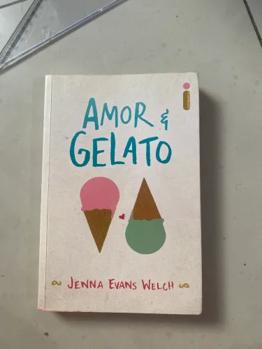 Livro "Amor e Gelato"