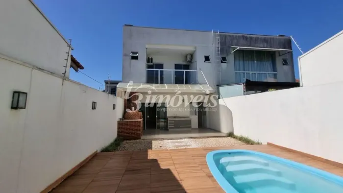 Sobrado para Locação, com 3 quartos (sendo três suítes), 2 vagas de garagem, no bairro Pra