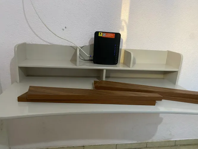 Escrivaninha Off White/Cedro