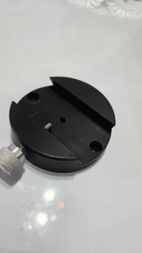 Placa Dovetail Circular com Parafuso de Aperto - Adaptador Telescópio