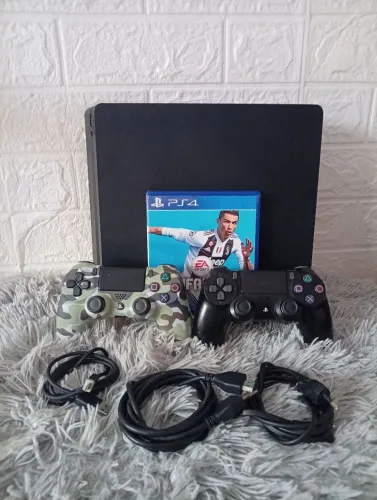 PS4 slim 2 controles+ Jogo mídia física