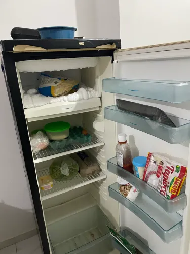 Vende-se geladeira