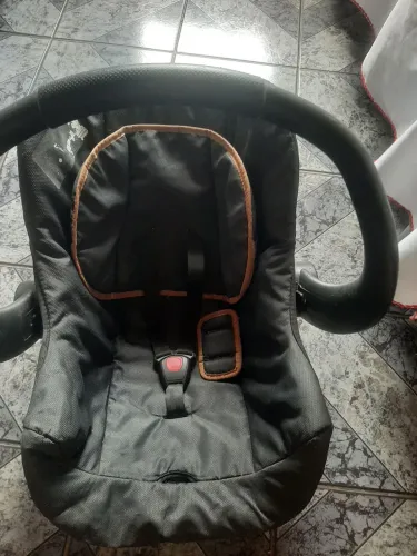 Vende- se este bebê conforto