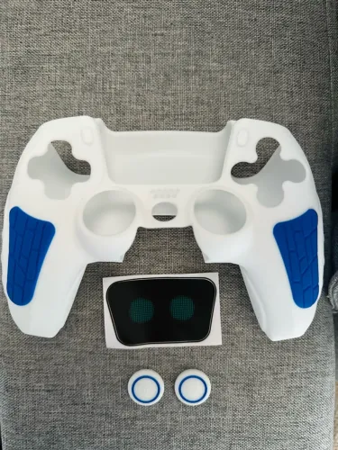 Capa controle PS5 Astro Bot com acessórios