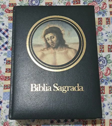 Bíblia sagrada grande