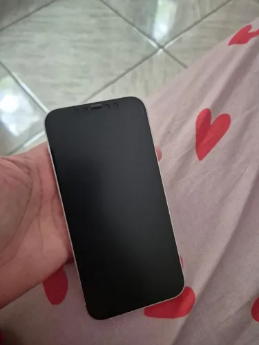 ? iPhone 12 64 GB Branco ? R$ 1.500