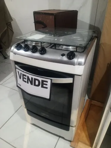 Fogão de quatro bocas 