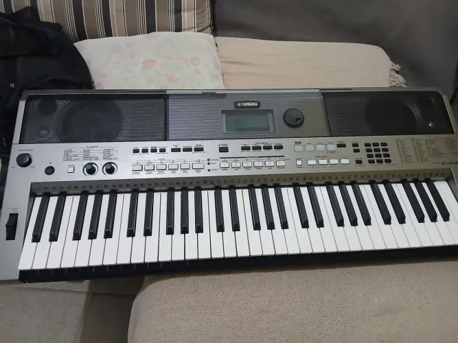Vendo teclado Yamaha Psr E443