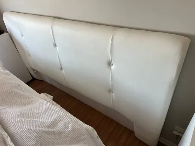 Cabeceira Estofada Branca para Cama de Casal