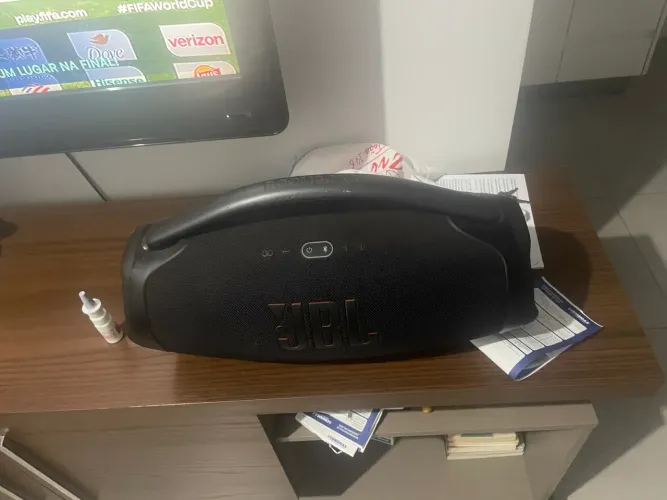 Vende se jbl bombox 3 seminova