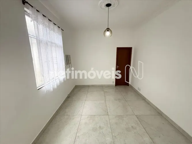 Casa de Vila em frente ao BRT, e próxima à estação de Metrô em Vicente de Carvalho,