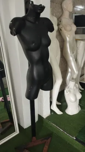 Manequins para loja e brechó 