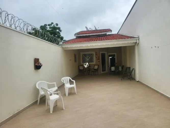 CASA À VENDA - VILA SÃO JUDAS TADEU - PINDAMONHANGABA/SP