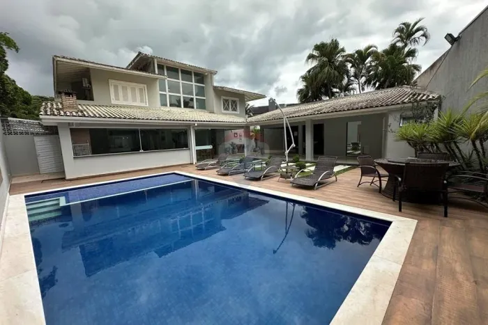 Casa a venda em Condominio Fechado - Praia do Pernambuco - Guaruja