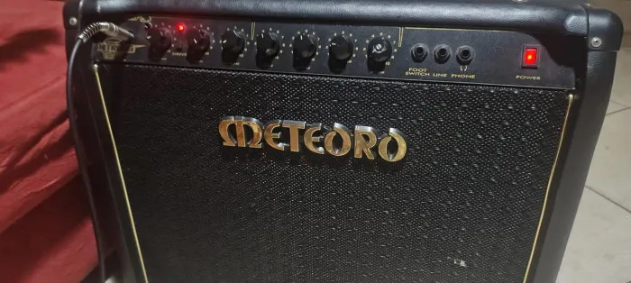 Caixa meteoro Guitarra MGS210