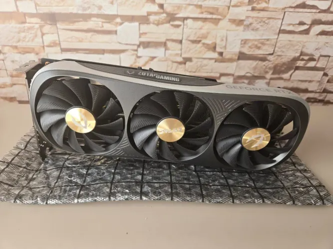 Rtx 4070 ti 12GB zotac 