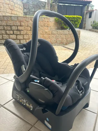 Vendo bebê conforto safety first
