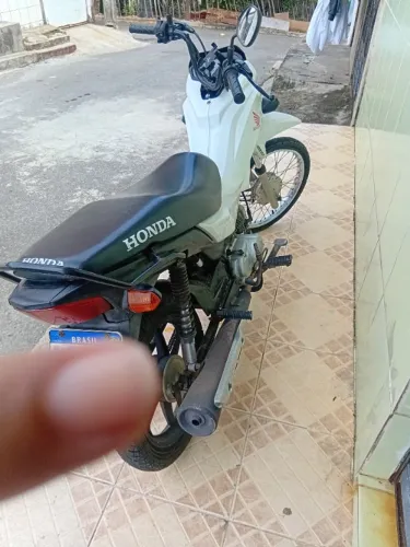 Vendo uma pop 110i toda revisada e  certa só  pega e  transferi 