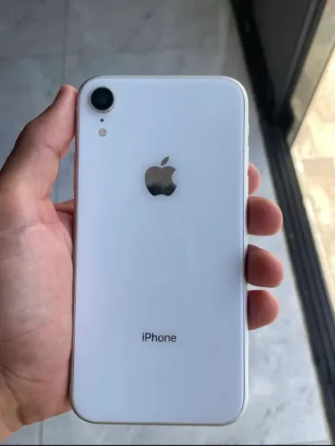 iPhone XR branco, saúde da bateria 53%