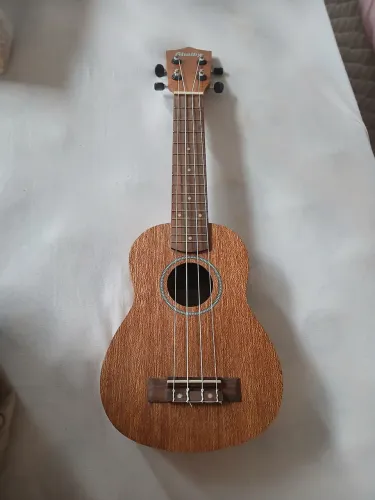 Ukulele shelby
