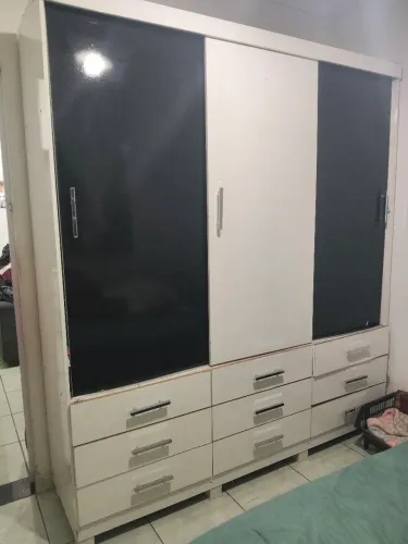 Guarda roupa 9 gavetas
