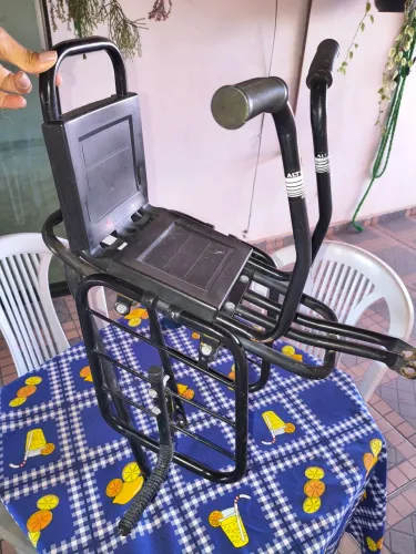 Cadeirinha com bagageiro para bike