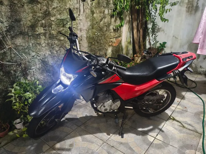 Vendo Honda NXR 160 Bros ESDD 2022/2023 - Único dono, documentação em dia.
