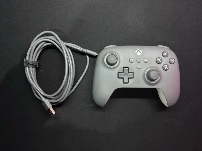 Controle 8BitDo Ultimate C para Xbox cinza escuro com caixa