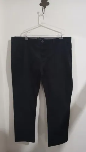 Calça masculina ( marca: Next) modelo: Straight Fit/ "importada". Tam.48 br. (G.G.)Usada.