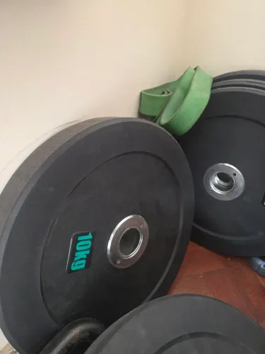 Anilhas de 10kg o par.  Para barra.
