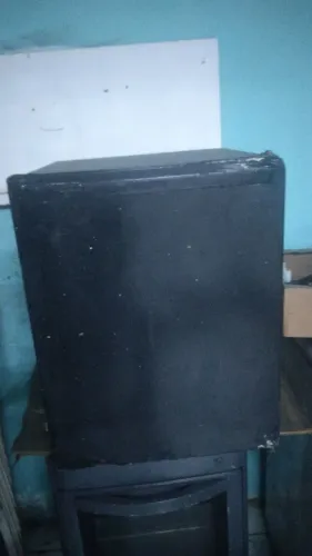 Frigobar semi novo