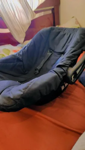 Vendo bebê conforto por 100,00 é uma banheira de brinde ?vai com almofada .