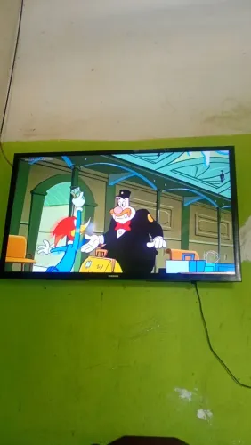 Vende se televisão de 32 polegadas valor 650 com documento televisão Nova Samsung 