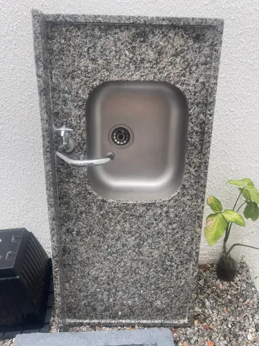   Pia de Granito com Cuba Inox 