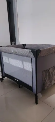 Chiqueirinho Berço Portátil Voyage Sleep Cinza com Mosquiteiro