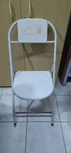 Cadeira de ferro antiga 