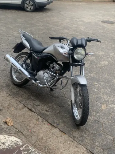 Vendo fan 150 moto não tem nada pra fazer só pegar e andar