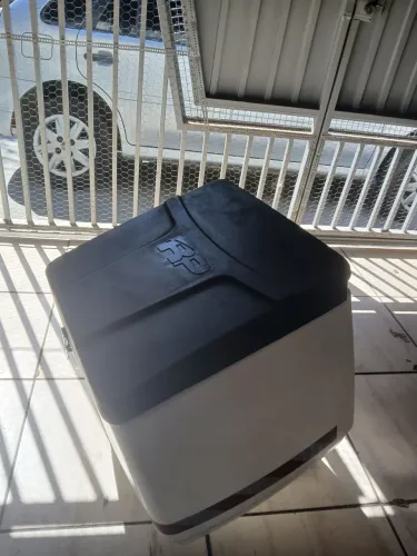 Baú de moto nunca usado, já com o suporte 