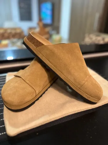 Chinelo couro ZARA NOVO NUNCA USADO