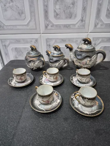 Conjunto de chá Japonês em porcelana antigo.