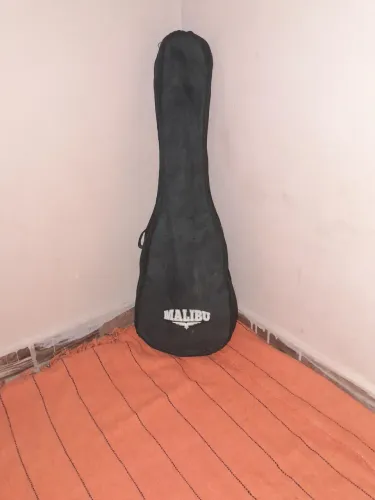 Ukulele Tenor Elétrico 26S Malibu - Em Ótimo Estado - Acompanha Capa