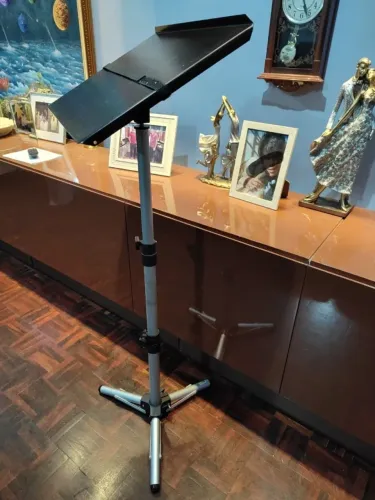 Tripé Novo Suporte Pedestal Bandeja Notebook Projetor Livro 90cm