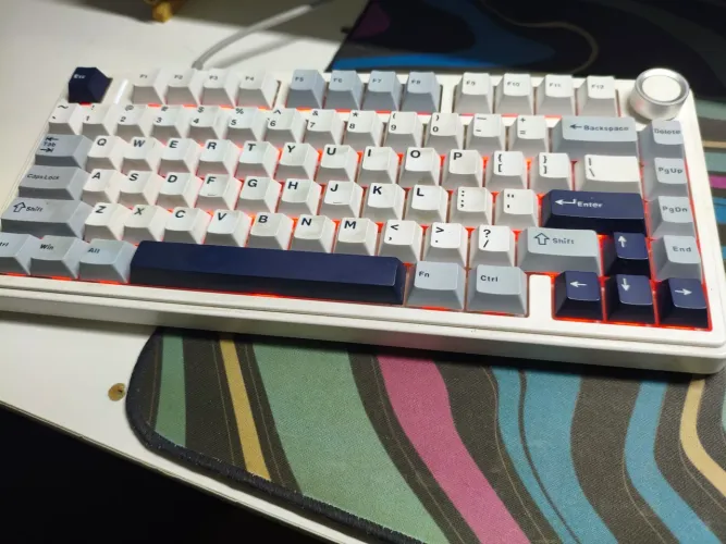 TECLADO AULA F75 EM ÓTIMO ESTADO