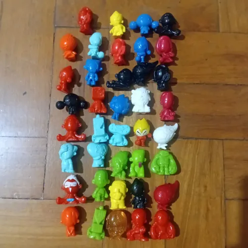 Lote Com 39 Gogos Crazy Bones Futebol Panini 